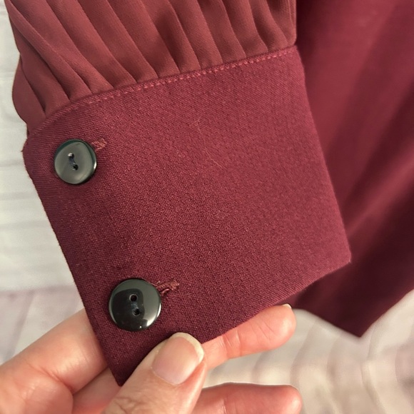 Ted Baker London Stunning maroon midi dress sheer sleeves pleated size "2" US 6 - Picture 4 of 14